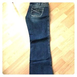 Silver Frances 18” W36 L33